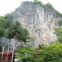 Limestone Body and Hashidate Shonyudo of Hashidate-do Temple (Chichibu Pilgrimage Temple No. 28)