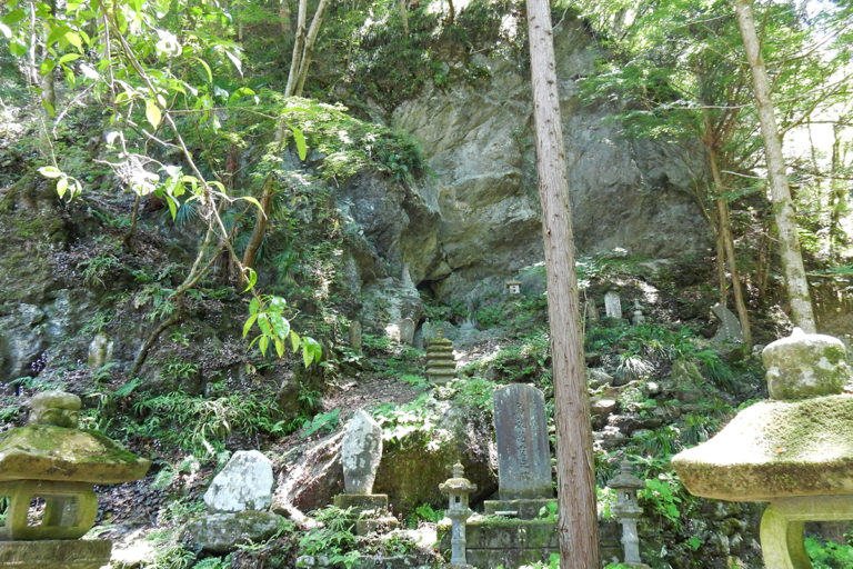 Limestone Body of Suisen-ji Temple (Chichibu Pilgrimage Temple No. 34)