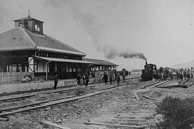 大正3年（1914）、開業間近の旧秩父駅構内（画像提供：秩父鉄道株式会社）