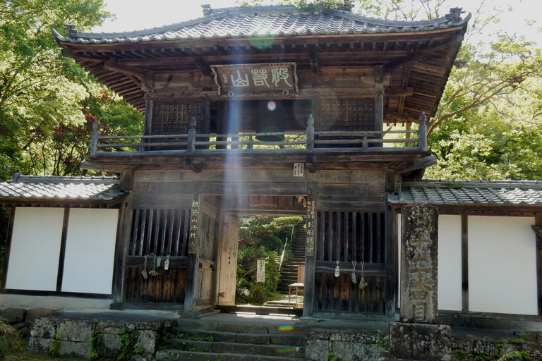 札所32番法性寺の鐘楼門