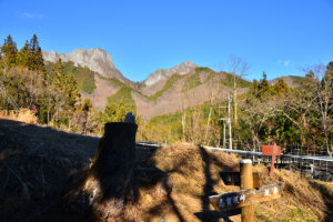 二子山登山道入り口