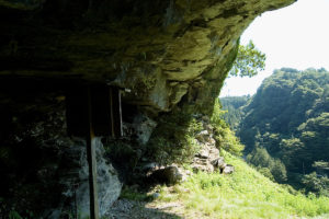神庭半洞窟