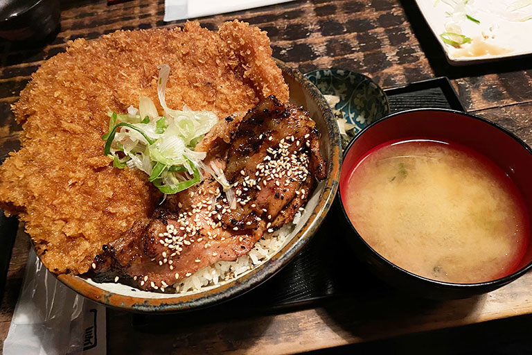 わらじかつ丼